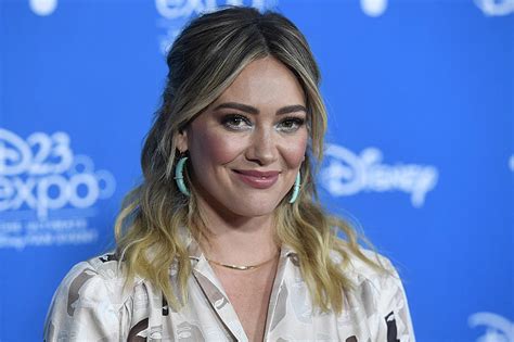 Hillary Duff Poses Fully Nude For a Photoshoot (Pictures)